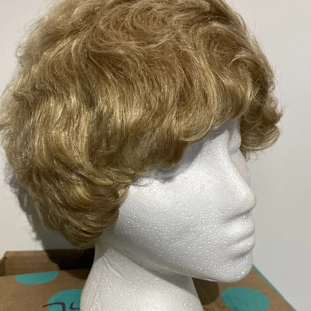 Paula Young Women's A4026 Chantal-A 4/88A Golden‎ Wheat Wavy Short Wig NWT